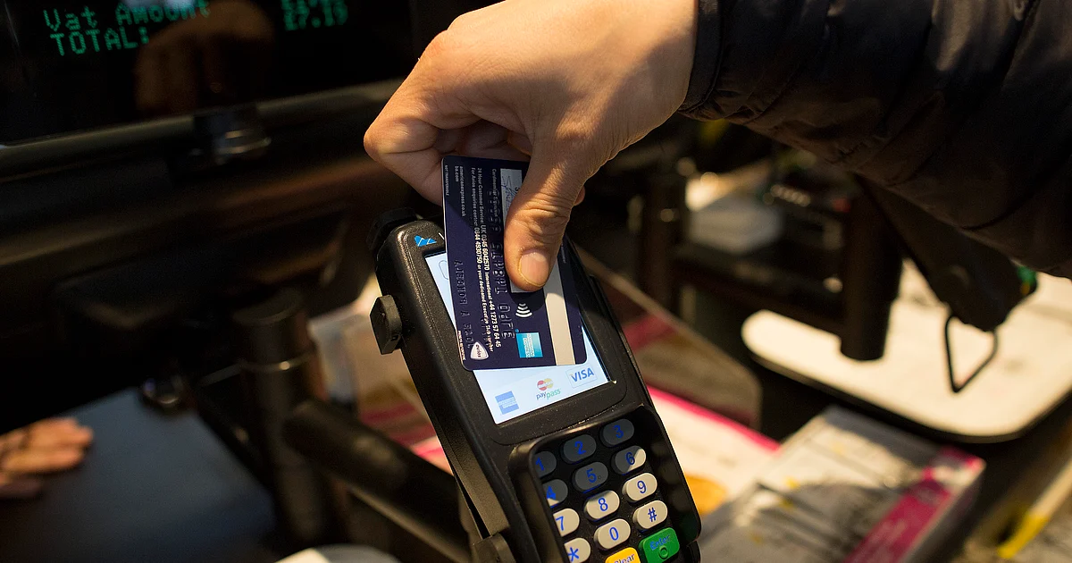 Sector Update - Credit Cards Business Performance In Q4: Axis Securities 1 Sector Update - Credit Cards Business Performance In Q4: Axis Securities