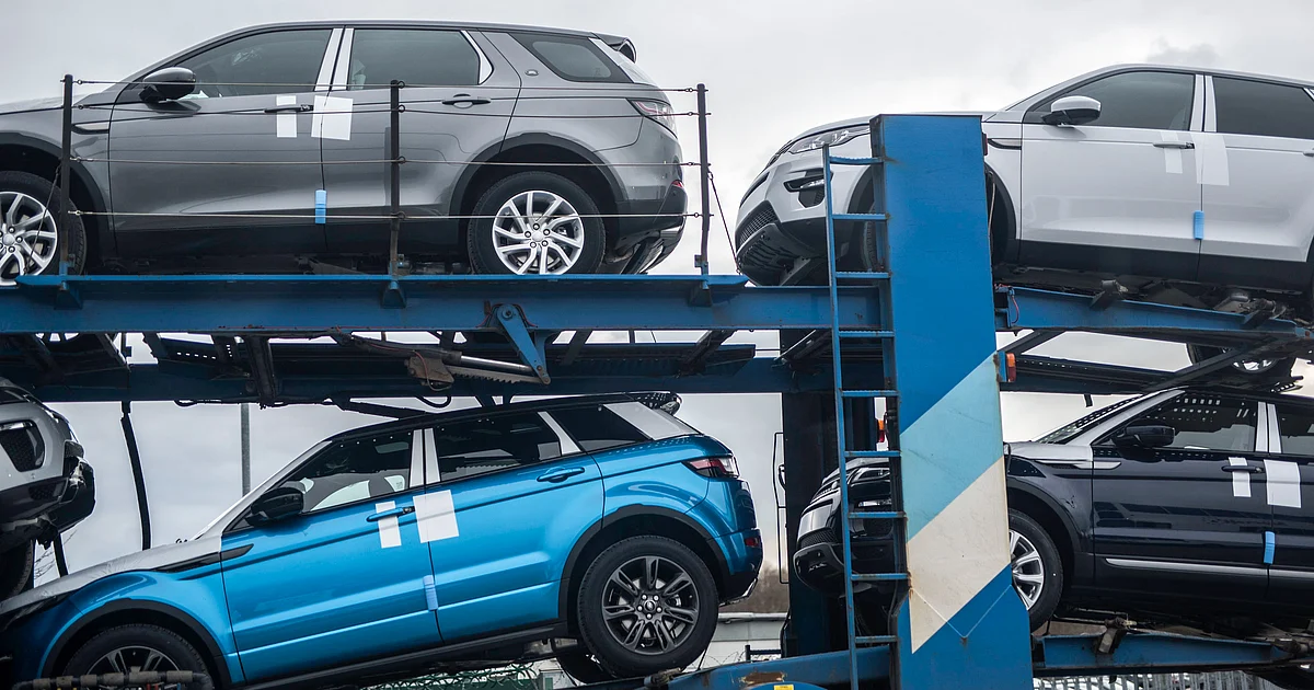 Tata Motors Shares Slump As Brokerages Highlight Near-Term Risks 1 Tata Motors Shares Slump As Brokerages Highlight Near-Term Risks