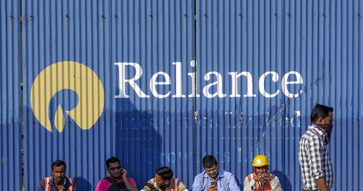 RIL - Impressive Q4 Performance But Challenges Ahead: Prabhudas Lilladher 1 RIL - Impressive Q4 Performance But Challenges Ahead: Prabhudas Lilladher