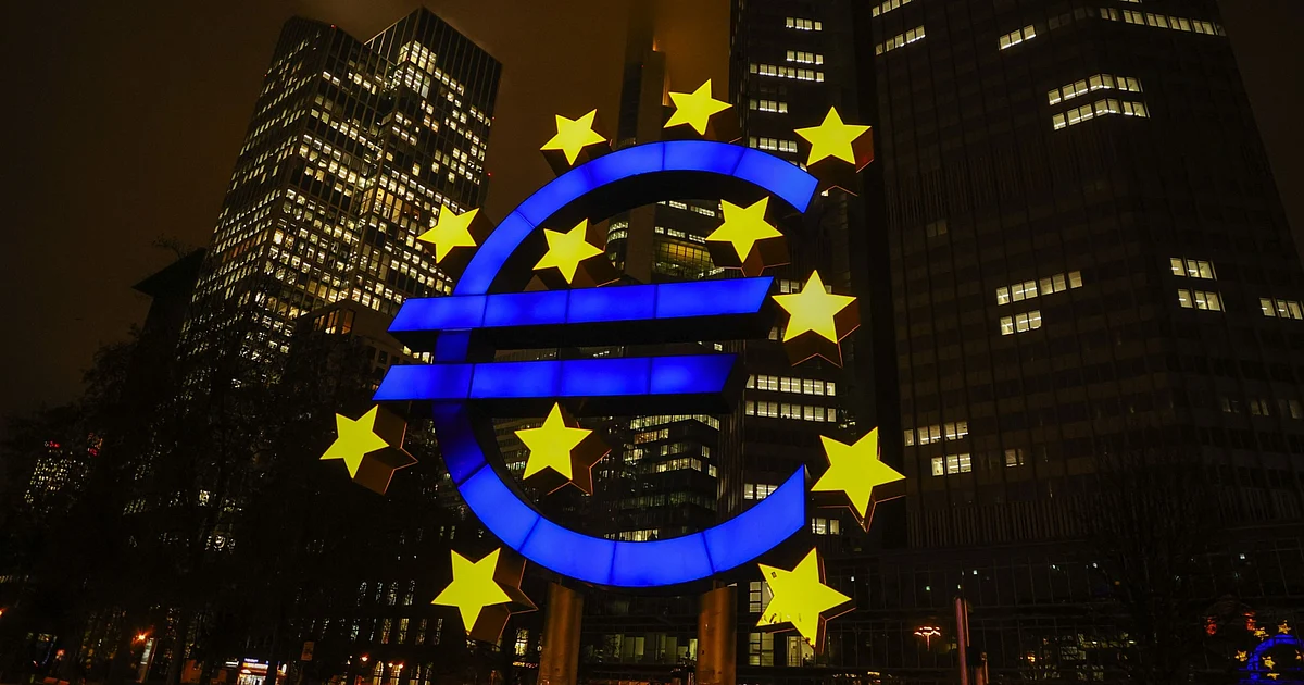 A Digital Currency to Fight Data Overlords 1 A Digital Currency to Fight Data Overlords