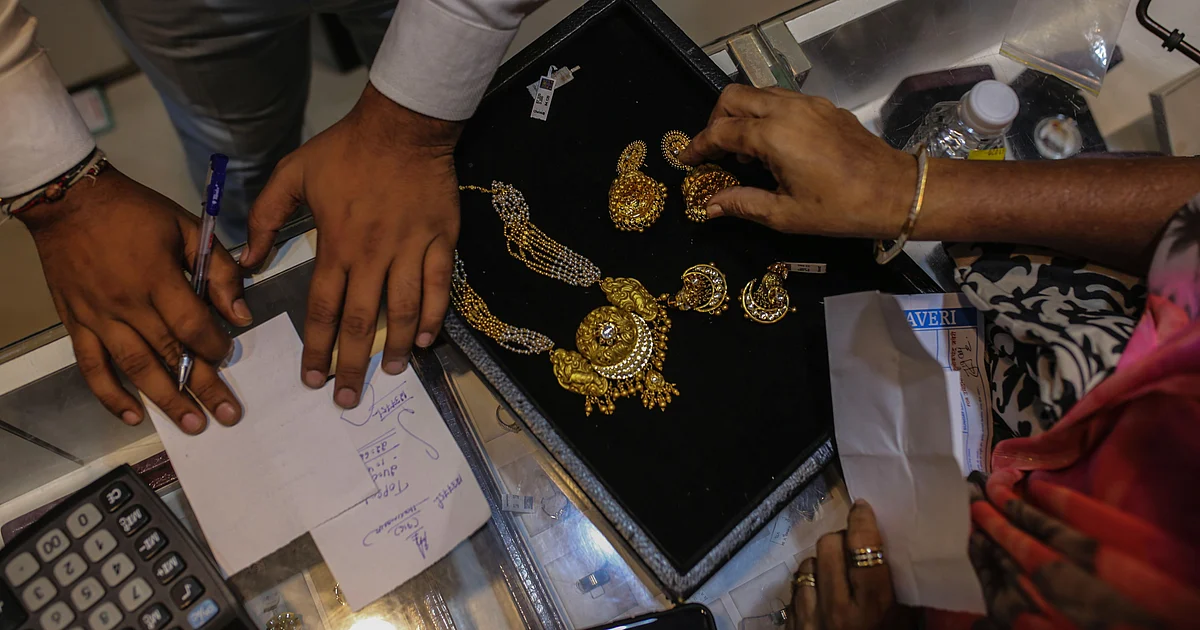 Why Lenders Have Stepped Up Auctions Of Gold Jewellery 1 Why Lenders Have Stepped Up Auctions Of Gold Jewellery