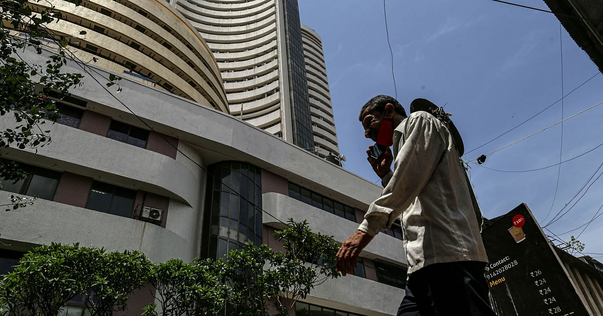 Share Markets Live: SGX Nifty Slips 1.4% On Weak Cues; HDFC Bank, ACC, HCL Tech, GR Infra Listing In Focus 1 Share Markets Live: SGX Nifty Slips 1.4% On Weak Cues; HDFC Bank, ACC, HCL Tech, GR Infra Listing In Focus