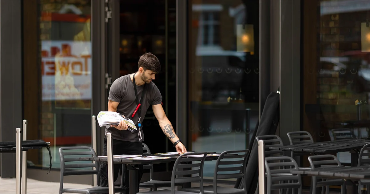 U.K. Economy Seen Slowing Sharply on Record Staff Shortages 1 U.K. Economy Seen Slowing Sharply on Record Staff Shortages