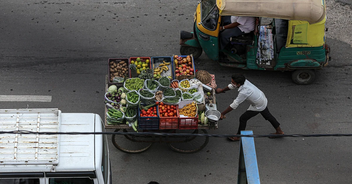 Only 11% Of Vulnerable Street Vendors Benefitted From PM Credit Scheme: Survey 1 Only 11% Of Vulnerable Street Vendors Benefitted From PM Credit Scheme: Survey