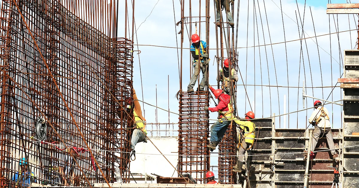 IRB Infra Q4 Review - Execution Set To Improve: Motilal Oswal 1 IRB Infra Q4 Review - Execution Set To Improve: Motilal Oswal
