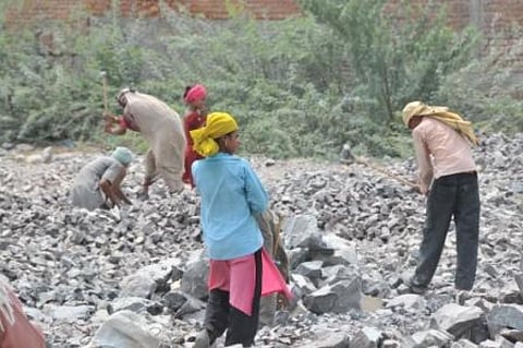 There is no provision for health insurance, provident fund and leave with pay for miners working in stone quarries and crushing units
Credit: Meeta Ahlawat