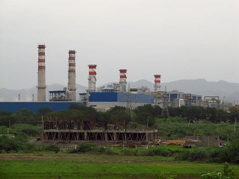 While most countries are on track to achieve many of the targets set in the Paris Agreement, it is not enough to limit warming to less than 2°C. Credit: EmechCranes / Flicker