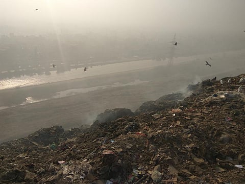 Smoke from the garbage burning at Ghazipur landfill site on December 14, 2016 (Credit: Polash Mukerjee/CSE)