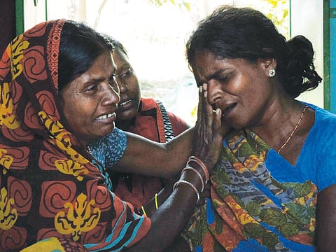 Mother of Pawan Kumar of Hazaribagh
district's Sonbarsa village. Pawan was
killed in police firing on October 1
during protests against changes in laws
governing tribal land in Jharkhand (Photo: Manob Chowdhury)