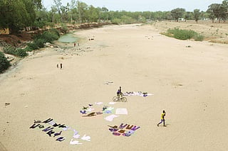 A dry riverbed
in Maroua town,
part of the
Chad Basin, in
Cameroon (Photo: Reuters)