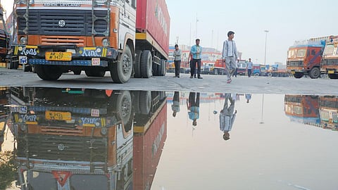 The Tughlakabad container
depot, where 2-chloro-5
(chloromethyl) pyridine leaked
on May 6, is surrounded by
residential areas and schools (Photographs: Bhaskarjyoti Goswami)