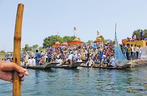 Protests gather pace across Narmada Valley after the Supreme Court allows the Sardar Sarovar Dam
to operate at its full capacity and asks the government to relocate all affected families by July 31 (Courtesy: Narmada bachao andolan)