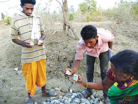 बैतूल जिले में यूरेनियम की खोज के लिए हुई खुदाई ने खापा, कोच्छर और झापरी पंचायत के अधीन आने वाले गांवों के लोगों का जनजीवन प्रभावित किया है (जितेंद्र / सीएसई)