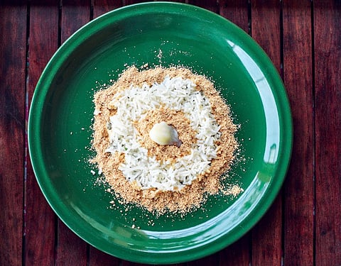 Namkeen (snack)
manufacturers prefer
lakhori as the yellow
colour blends with the
colour of the snacks,
unlike red chillies (Photo: Vikas Choudhary)