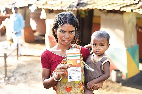 वर्ष 2016 में आईसीआईसीआई बैंक ने मनरेगा के लिए बोडम जिले के लेलुम गांव की रमानी सोरेन का खाता खोला था। बैंक ने आश्वासन दिया था कि उन्हें घर पर बैंकिंग संबंधी सुविधा दी जाएगी किंतु उन्हें ऐसी कोई सुविधा नहीं मिली