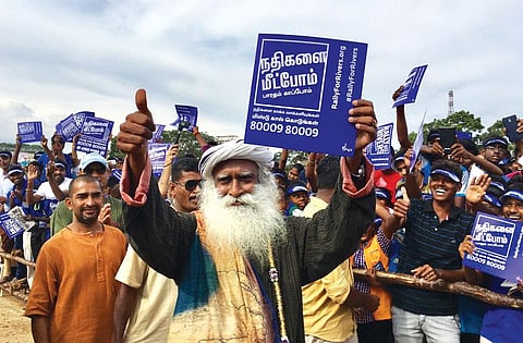 Jaggi Vasudev, head of Isha Foundation, flagging off Rally for Rivers initiative in Coimbatore on September 3 (Courtesy: Isha Foundation)