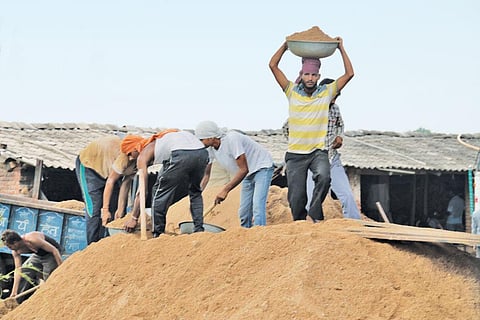 भिंड मध्य प्रदेश का प्रमुख रेत खनन केंद्र है (विकास चौधरी / सीएसई)