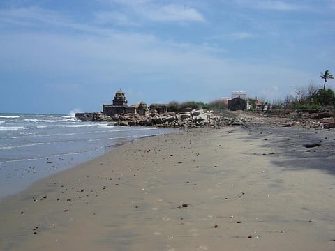 समय के साथ तमिलनाडु की समुद्र तट-रेखा में आए स्थानिक बदलावों के कारण समुद्र-तटीय धरोहरें क्षतिग्रस्त हुई हैं।