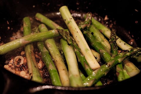 While milk and dairy products are a good source of vitamin B 12, folic acid is present in asparagus, papaya, spinach, lentils etc. Credit: Jareed/Flickr