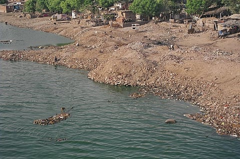 साबरमती को मैला कर रहा औद्योगिक क्षेत्र से छोड़ा जा रहा पानी, एनजीटी को सौंंपी रिपोर्ट