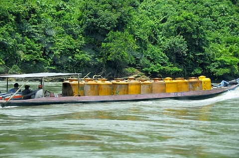 People transporting gasoline by boat in Indonesia’s Kayan Mentarang National Park. ESCapade/Wikimedia Commons, CC BY-SA