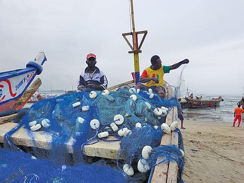 As they prepare to go to the sea, fisherfolk at Ghana's Apam beach say they are incurring losses with every trip due to a falling fish population (Photographs: Kundan Pandey / CSE)