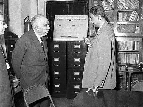 PC Mahalanobis and Niels Bohr in a conversation at ISI on January 16, 1960. Credit: ISI