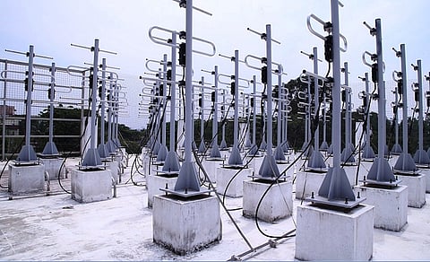 Radars detect objects from a distance by sending radio waves at objects and capturing their reflections. Credit: Author