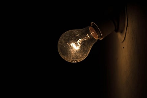 The switch to modern bulbs has the potential to reduce about 25 million tonnes of CO2 emitted by the power sector in India. Credit: suvajit/Pixabay