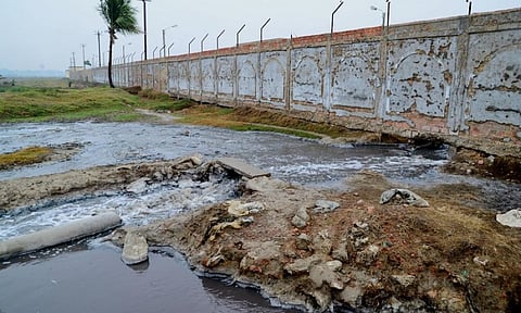 In July 1995, an article was written on dangerous level of pollution in Vapi, a chemical hub in Gujarat. Credit: Sayantan Bera