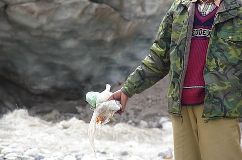 25 Indian states/UTs now have some form of ban on polythene carry bags. Credit: Ravleen Kaur