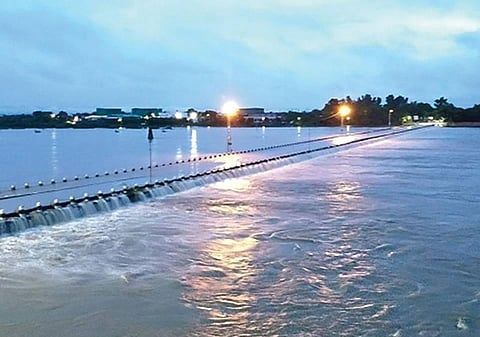 There are about 800 textile dyeing units on
the banks of the Luni river in Rajasthan that discharge wastewater into the river