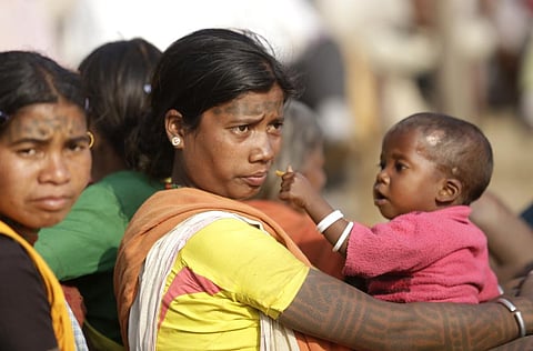 हालिया दशक में आदिवासी खेतीबाड़ी से विमुख हुए हैं और बड़ी तादाद में खेतिहर मजदूर बने हैं। Credit: Vikas Choudhary