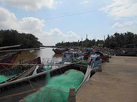 Fishermen return to coast fearing cyclone Phethai in Odisha