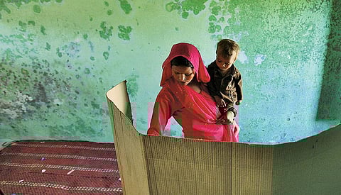 सत्ता के शिखर से क्यों दूर हैं महिलाएं?