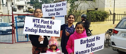 Residents of Sukhdev Vihar protests against the Okhla waste-to-energy plant. Photo: Ranjit Devraj