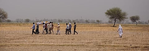 A farmer's body being taken for cremation. Photo: Sayantoni Pal Choudhuri/CSE