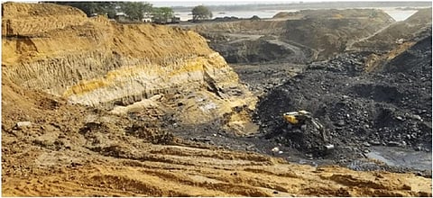 An illegal opencast mine at Harabhanga Gram in the coal belt. Photo: Sukanya Saha