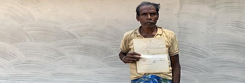 In Thaggon village many are set to lose their traditionally-held land due to compensatory afforestation for land diversion of Hasdeo Arand forest. Ratan Tirki, a tribal, with his FRA title. Photo: Ishan Kukreti