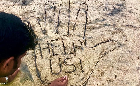 Sand artist Sudarsan Pattnaik appeals to all for help in rebuilding Puri and other cyclone-affected districts of Odisha. Photo: Twitter/Sudarsan Pattnaik