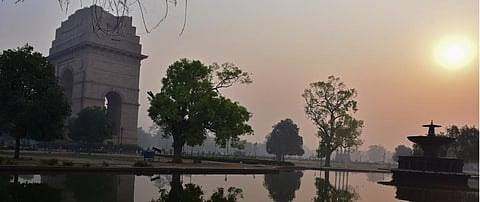 The sun over India Gate, Delhi. Photo: Wikimedia Commons