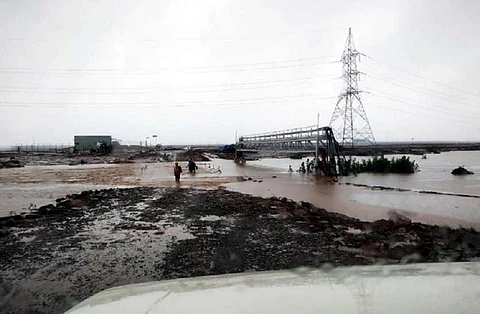 मध्यप्रदेश के रीवा स्थित एशिया का सबसे बड़ा सोलर प्लांट बाढ़ में बह गया। फोटो: मनीष चंद्र मिश्रा