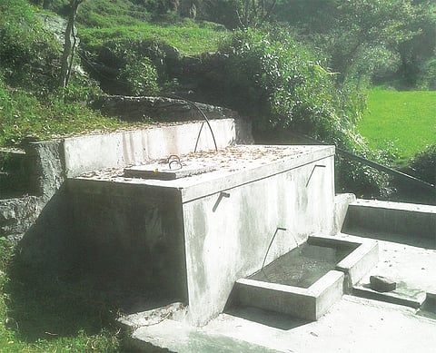 The main Bohal
spring collection
tank. A concrete
chamber that has
an outlet for water
to be collected by
villagers was built
by the Palampur
Municipal Council (Photo: Ashish Dash / CSE)