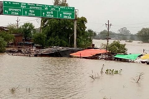 मध्यप्रदेश के 10 जिलों के बाढ़ के हालात बन गए हैं। फोटो: मनीष चंद्र मिश्रा