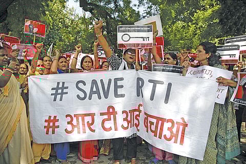 The number of queries filed with the Centre has risen from 24,426 in 2005-06 to over 1.4 million in 2017-18. Photograph: Amarjeet Singh