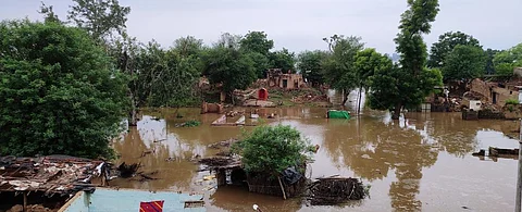 Water steadily rises and enters Ekalbara village in Manawar tehsil of Dhar district. The village was initially not counted in the submergence area. Photo: Shatakshi Gawade