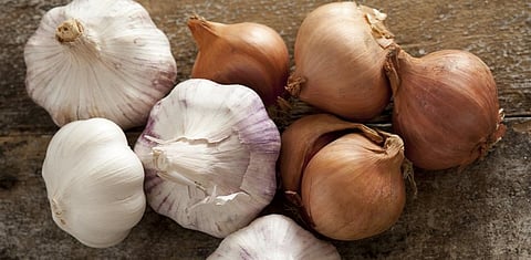 Onion, garlic can cut breast cancer risk: Study