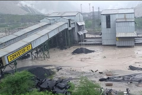 छतीसगढ़ के कोरबा जिले में स्थित लीलागरी नदी एक कोयला खदान में घुस गई। फोटो: पुरुषोत्तम ठाकुर