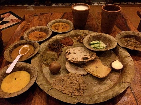 Plates and bowls made of leaves.