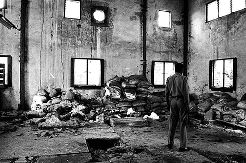 2-3 दिसंबर, 1984 को मध्यप्रदेश के भोपाल में यूनियन कार्बाइड फैक्ट्री में गैस लीक  हादसा हुआ था। इसमें 5 हजार से ज्यादा लोग काल के गाल में समा गए  और करीब 50 हजार से ज्यादा लोग अभिशप्त जीवन जीने को मजबूर हो गए  (फाइल फोटो: सूर्या सेन / सीएसई )